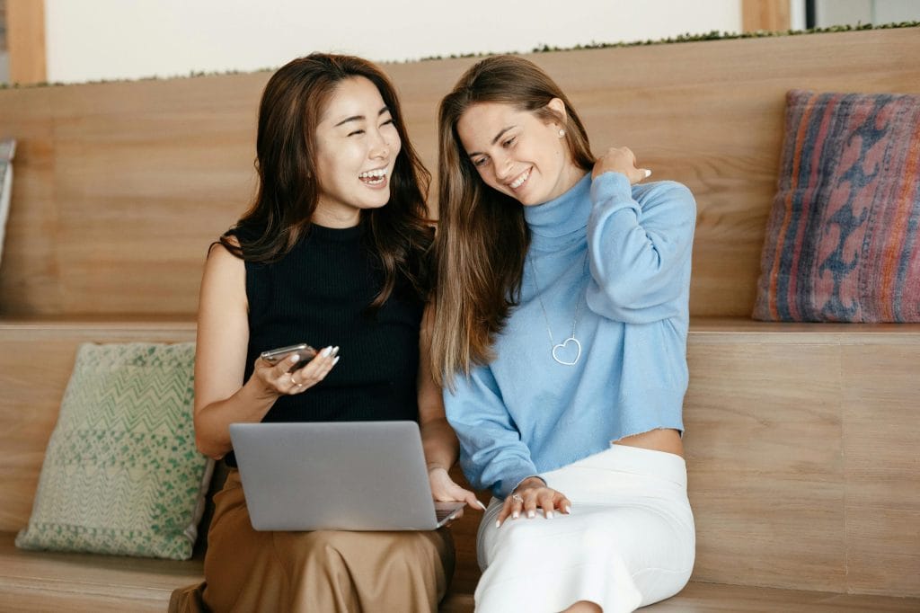 Psicoanálisis vs Terapia Sistémica: cómo el pasado y la familia influyen de formas distintas